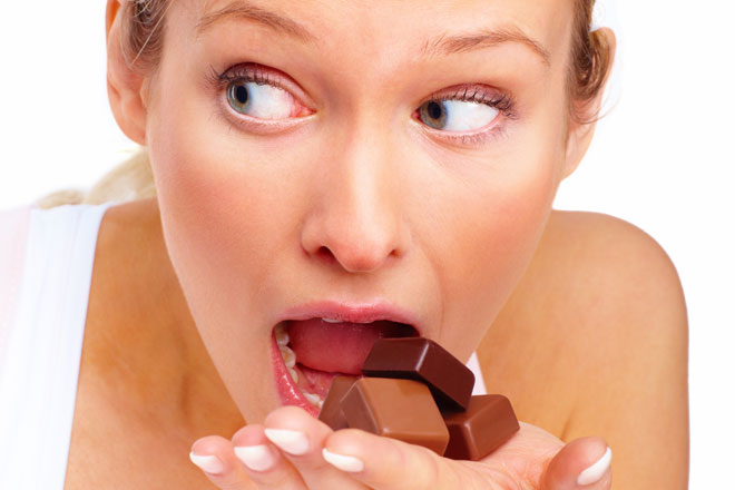 Warum genießen beim Abnehmen hilft und Du Deine Schokolade lieber lutschen solltest